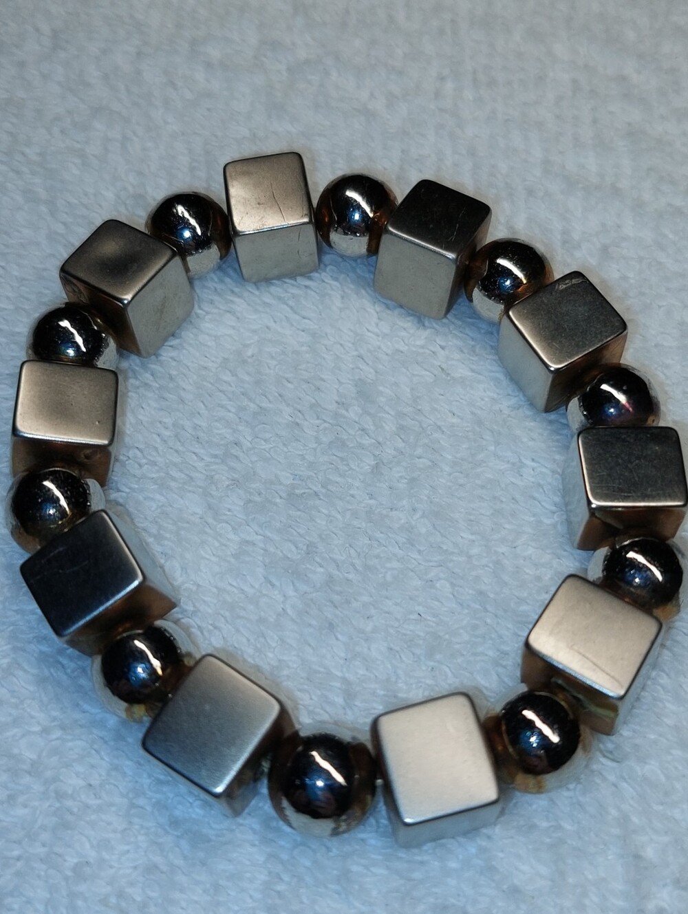 Stylish Hematite Cube & Round Bead Stretch Bracelet - Metallic Gray